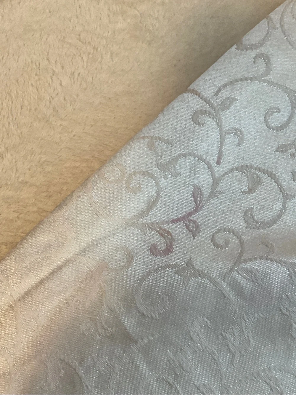 Elegant White Damask Tablecloth - Classic Jacquard Linen